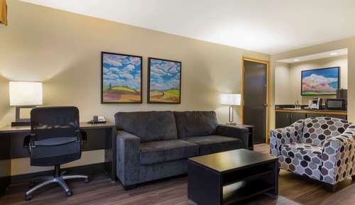Suite, 1 King Bed, Non Smoking, Poolside