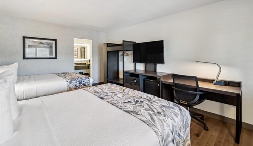 Executive Room, 2 Queen Beds, Non Smoking, Poolside