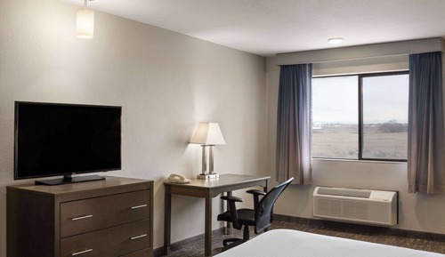 Deluxe Studio Suite, 1 King Bed, Non Smoking