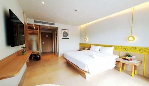 Deluxe Room, 1 King Bed, Garden View