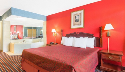 Studio Suite, 1 King Bed, Smoking