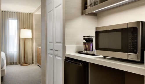 Suite, 1 King Bed, Corner (Expanded)
