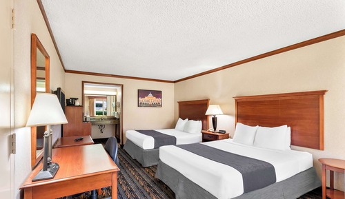 Standard Room, 2 Queen Beds, Refrigerator & Microwave, Poolside (Refrigerator & Microwave)