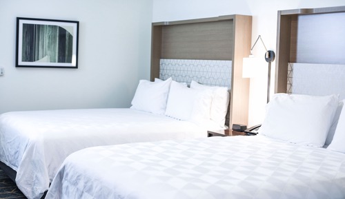 Standard Room, 2 Queen Beds, Pool View
