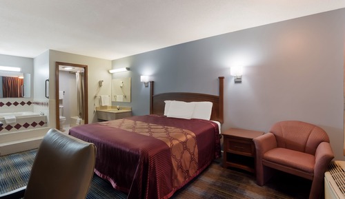 Standard Room, 1 King Bed, Smoking, Jacuzzi