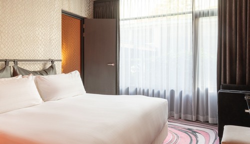 Design Room, 1 King Bed