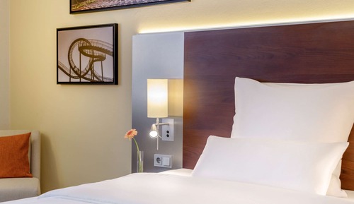 Standard Room, 1 Queen Bed