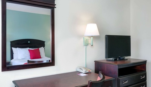 Standard Room, 2 Queen Beds, Non Smoking (1st Floor)