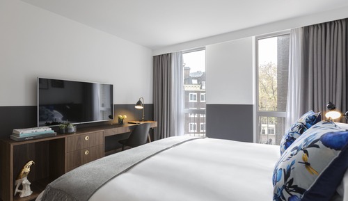 Room (Essential)