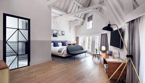 Suite, 1 King Bed (Above Bar)