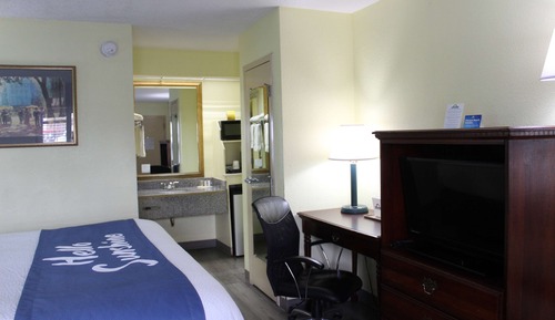 Standard Room, 1 King Bed, Smoking