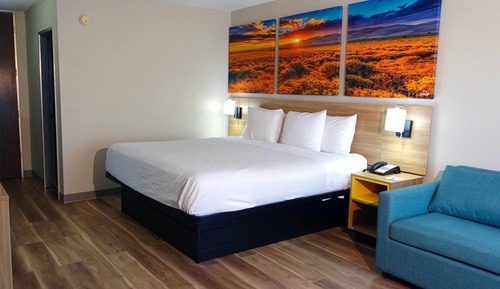 Suite, 1 King Bed, Non Smoking
