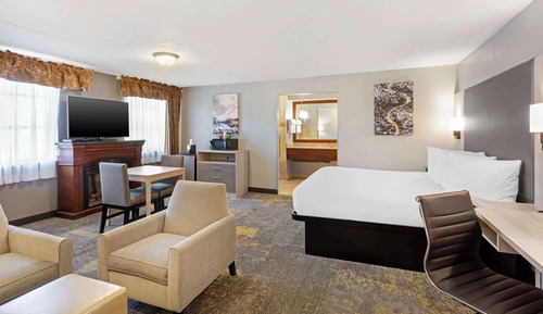 Junior Suite, 1 King Bed, Non Smoking, Jetted Tub