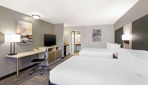 Standard Room, 2 Queen Beds, Refrigerator & Microwave, Poolside