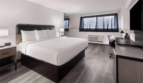 Suite, 1 King Bed, Non Smoking (Efficiency)