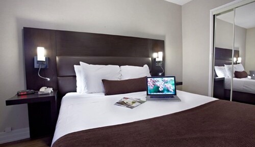 Deluxe One Bedroom Suite