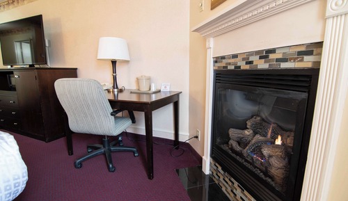 2 Queen Fireplace