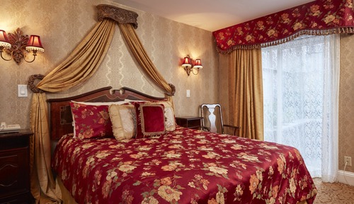 Royal Family Suite (two-bedroom) 