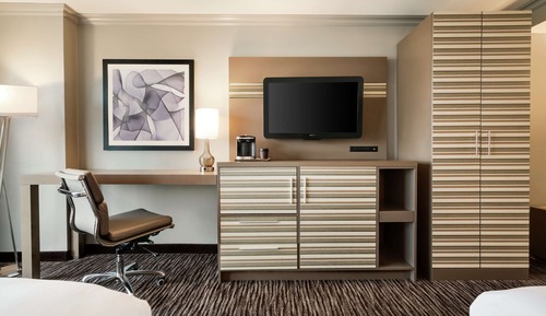 1 KING MOBILITY/HEARING ACCESSIBLE W/ BATHTUB