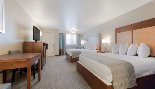 Standard Room, 2 Queen Beds, Refrigerator & Microwave, Poolside