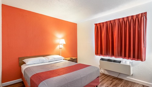 Deluxe Room, 1 Queen Bed, Non Smoking