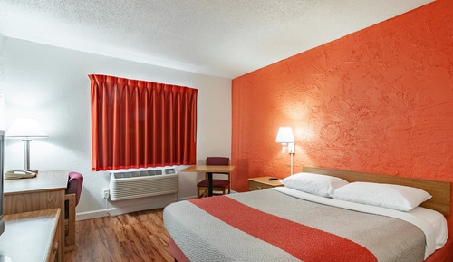 Deluxe Room, 1 King Bed, Non Smoking