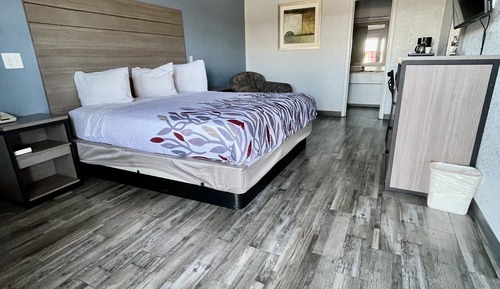 Deluxe Room, 1 King Bed, Smoking