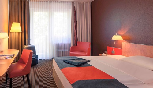 Privilege, Room, 1 Queen Bed
