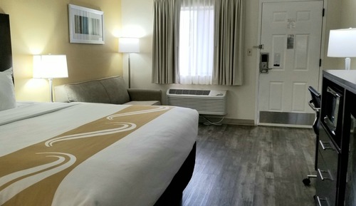 Standard Room, 1 King Bed, Non Smoking, Ground Floor