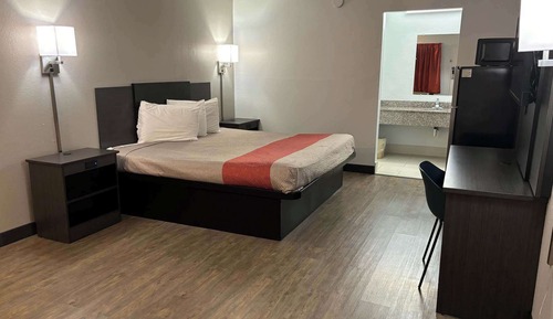 Standard Room, 1 Queen Bed, Accessible, Non Smoking
