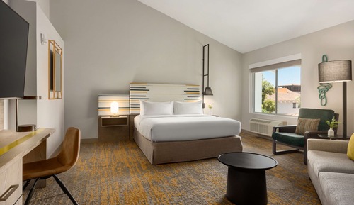 Room, 1 King Bed, Accessible (Mobility & Hearing, Roll-in Shower)