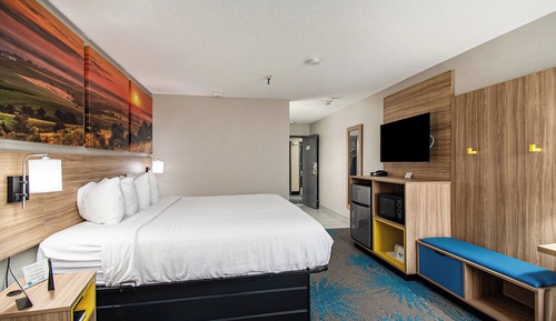 Room, 1 King Bed, Accessible, Non Smoking (Mobility, Tub with Grab Bars)