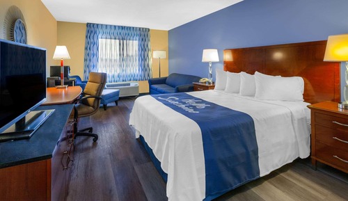 Deluxe Room, 1 Queen Bed, Non Smoking
