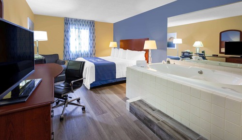 Upgraded, Deluxe Room, 1 King Bed, Non Smoking