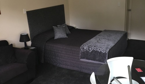 Business Studio Suite, 1 Queen Bed