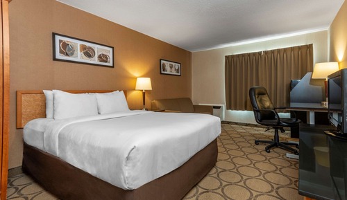 Deluxe Room, 1 Queen Bed with Sofabed, Refrigerator & Microwave, Second Floor