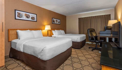 Deluxe Room, 2 Queen Beds, Refrigerator & Microwave, Ground Floor