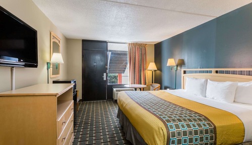 Standard Room, 1 King Bed
