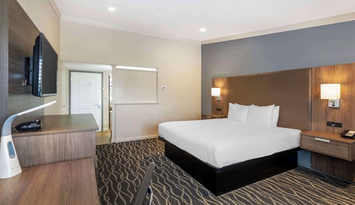Standard Room, 1 King Bed, Non Smoking, Refrigerator & Microwave