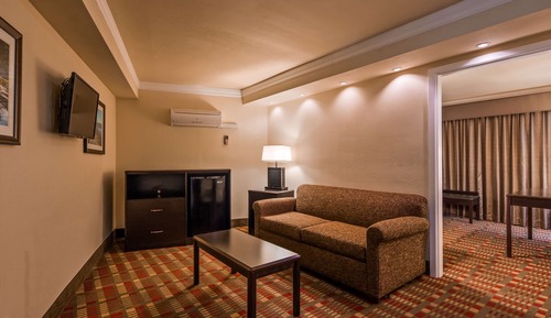Suite, 1 King Bed, Non Smoking, Refrigerator & Microwave (Living Room)