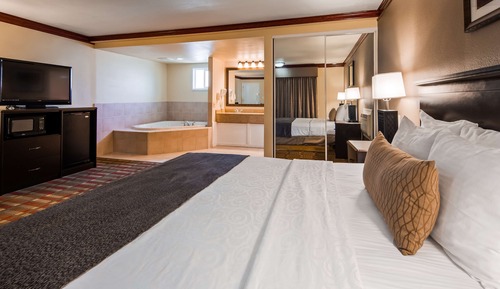 Standard Room, 1 King Bed, Non Smoking, Jetted Tub