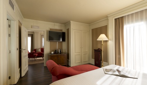Junior Suite (Premier, Giralda View + Extra Bed)