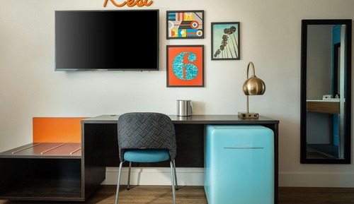 2 Full Beds | Hearing Accessible - New 60s Retro-Style Decor