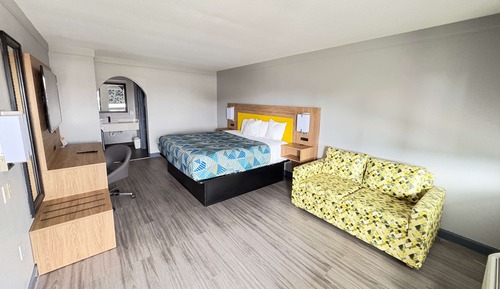 Room, 1 King Bed, Accessible, Non Smoking (Mobility, Roll-in Shower)