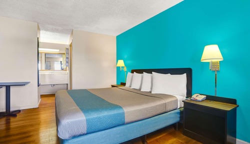 Standard Room, 1 King Bed, Non Smoking