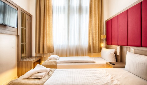Economy Twin Room, Shared Bathroom