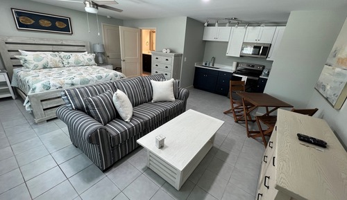 Deluxe Studio, 1 King Bed, Kitchen (Lighthouse I)