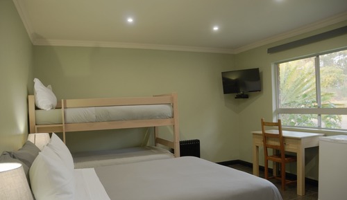 Standard Queen & Bunk Bed 