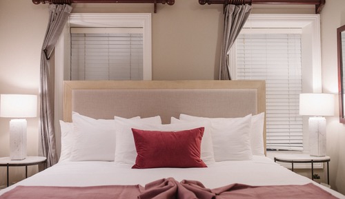 Deluxe Suite