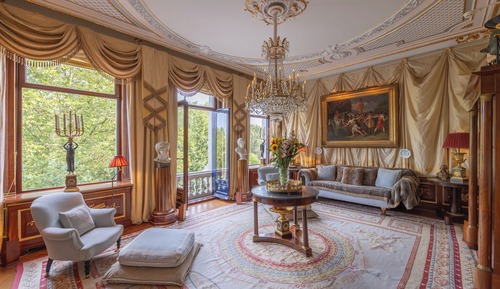 Royal Apartment